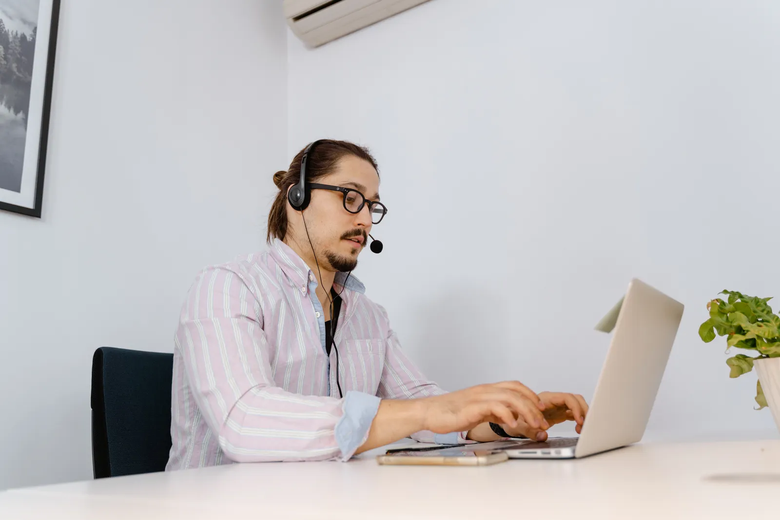 Virtual assistant wearing headset during a video call with a client