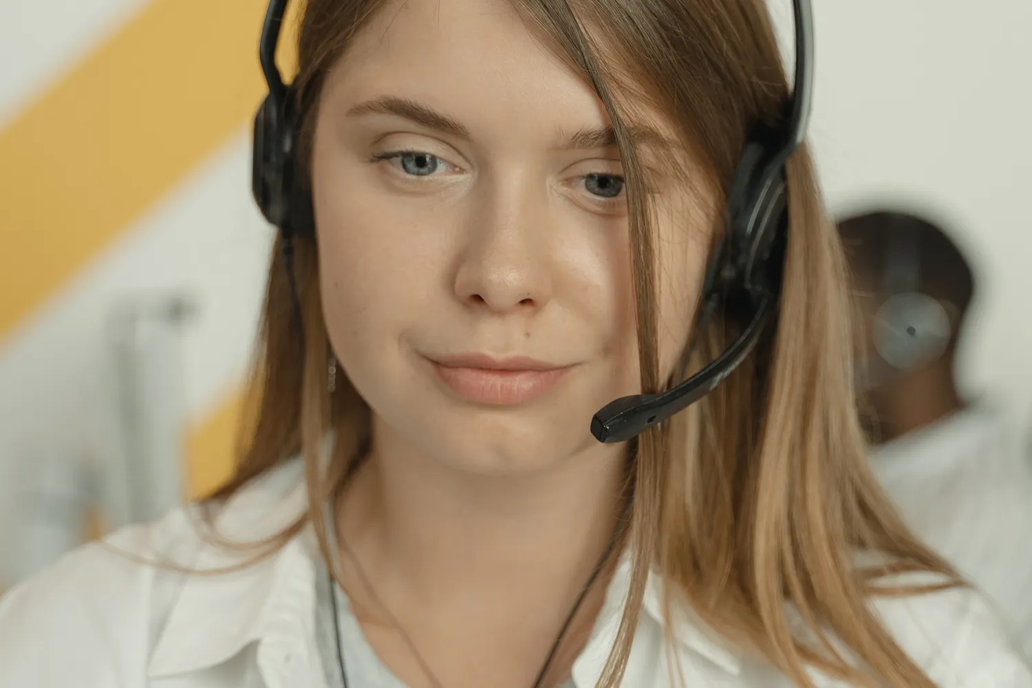 Customer support agent wearing a headset handling a complaint professionally